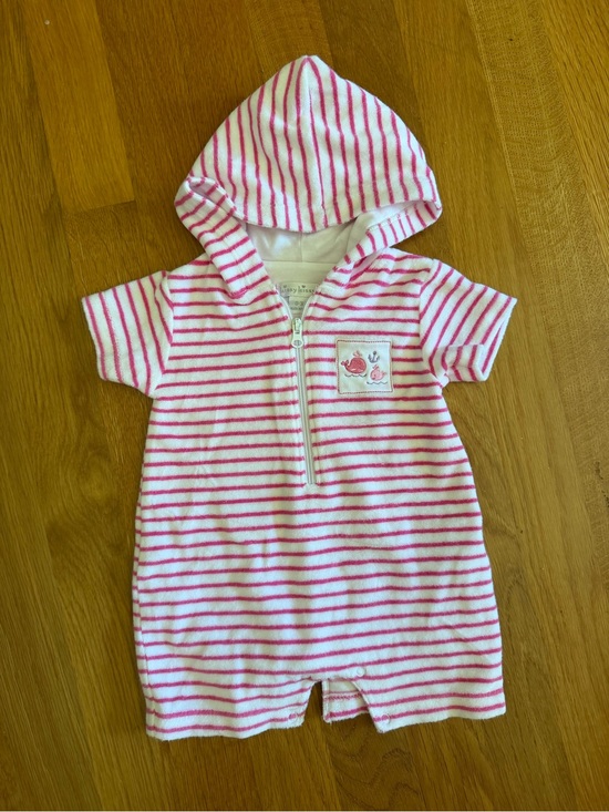 Kissy Kissy Other - Kissy Kissy 0-3mo Hooded towel Romper
